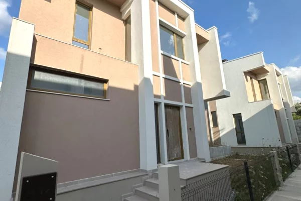 Shtepi ne shitje Vila Luksoze ne Tirane, 5+1, Mobilimi Bosh, pa mobiluar, Pagesa 695,000  Euro.