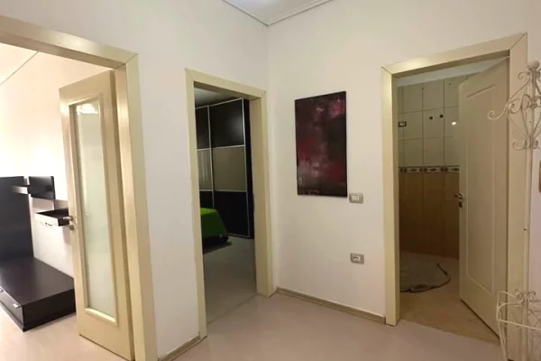 Shtepi ne shitje Apartament ne Tirane, 2+1, Mobilimi E mobiluar, Pagesa 190,000  Euro.