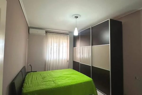 Shtepi ne shitje Apartament ne Tirane, 2+1, Mobilimi E mobiluar, Pagesa 190,000  Euro.