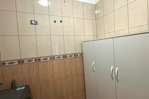 Shtepi ne shitje Apartament ne Tirane, 2+1, Mobilimi E mobiluar, Pagesa 190,000  Euro.