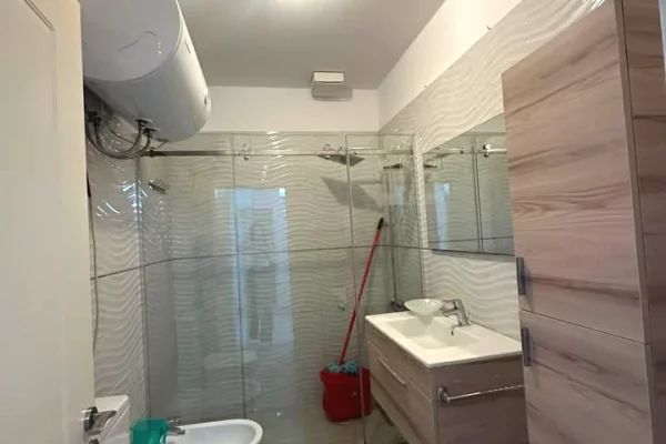 Shtepi ne shitje Apartament ne Tirane, 2+1, Mobilimi E mobiluar, Pagesa 190,000  Euro.