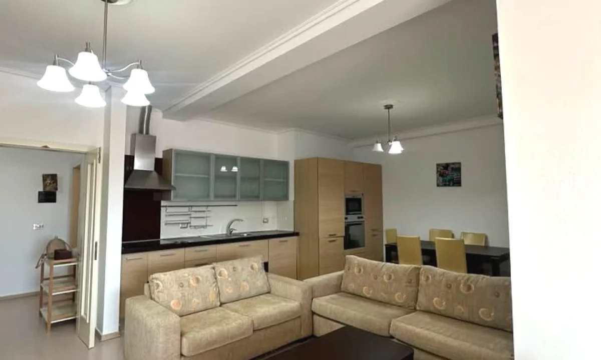 Shtepi ne shitje Apartament ne Tirane, 2+1, Mobilimi E mobiluar, Pagesa 190,000  Euro.