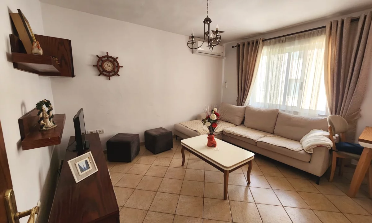 Shtepi me qera Apartament ne Tirane, 2+1, Mobilimi E mobiluar, Pagesa 500  Euro.