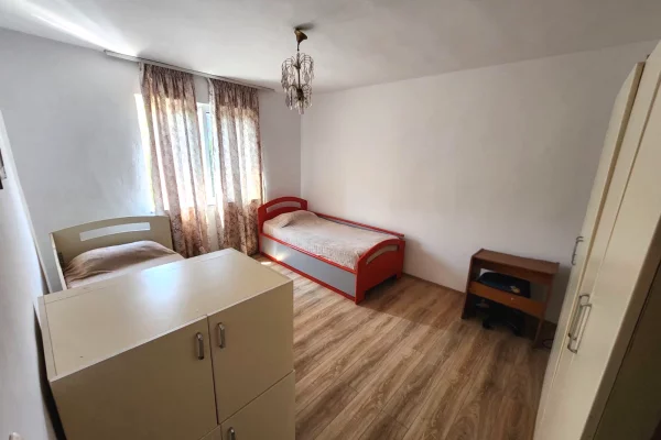 Shtepi me qera Apartament ne Tirane, 2+1, Mobilimi E mobiluar, Pagesa 500  Euro.