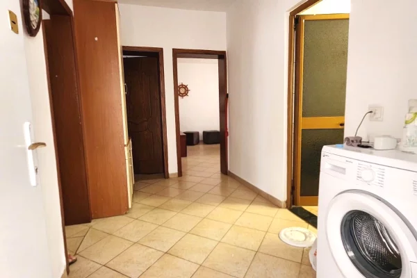 Shtepi me qera Apartament ne Tirane, 2+1, Mobilimi E mobiluar, Pagesa 500  Euro.