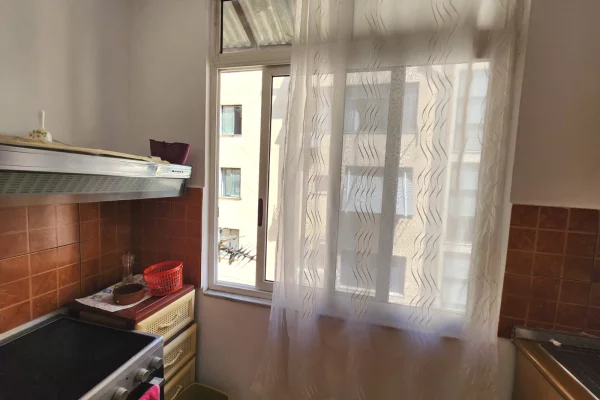 Shtepi me qera Apartament ne Tirane, 2+1, Mobilimi E mobiluar, Pagesa 500  Euro.