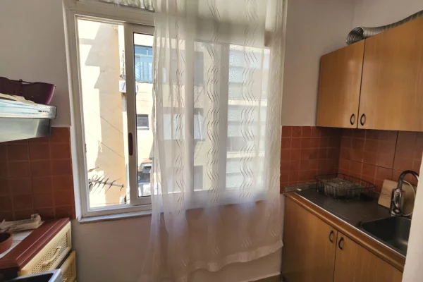 Shtepi me qera Apartament ne Tirane, 2+1, Mobilimi E mobiluar, Pagesa 500  Euro.