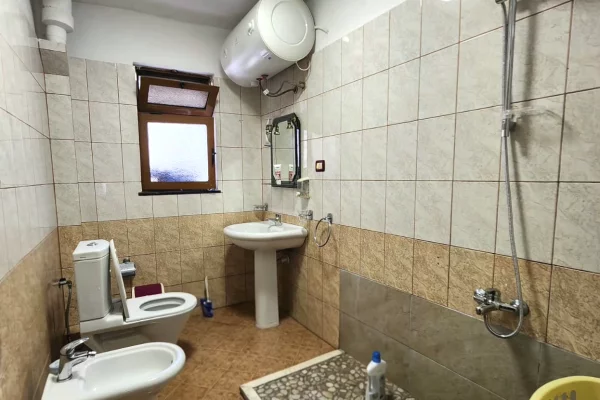 Shtepi me qera Apartament ne Tirane, 2+1, Mobilimi E mobiluar, Pagesa 500  Euro.