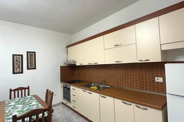 Shtepi me qera Apartament ne Tirane, 2+1, Mobilimi E mobiluar, Pagesa 450  Euro.
