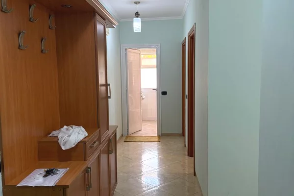 Shtepi me qera Apartament ne Tirane, 2+1, Mobilimi E mobiluar, Pagesa 500  Euro.