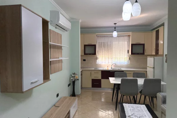 Shtepi me qera Apartament ne Tirane, 2+1, Mobilimi E mobiluar, Pagesa 500  Euro.