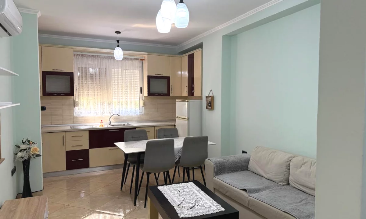 Shtepi me qera Apartament ne Tirane, 2+1, Mobilimi E mobiluar, Pagesa 500  Euro.