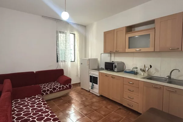 Apartament 1+1 me qira – Komuna e Parisit !