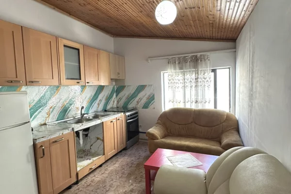 Apartament 1+1 me qira – Komuna e Parisit - Qiraja: 40.000 leke / muaj !