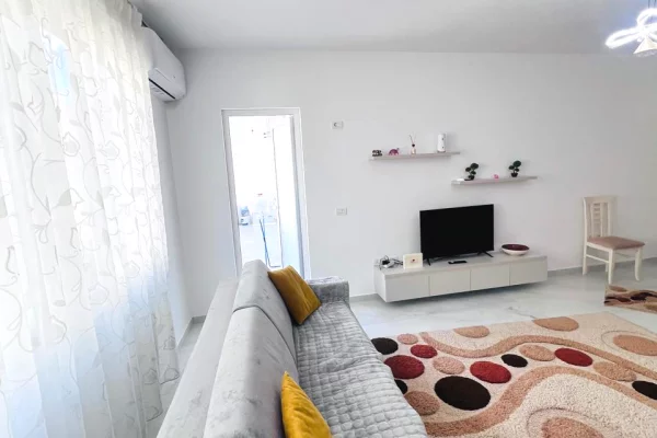 Shtepi me qera Apartament ne Tirane, 2+1, Mobilimi E mobiluar, Pagesa 500  Euro.