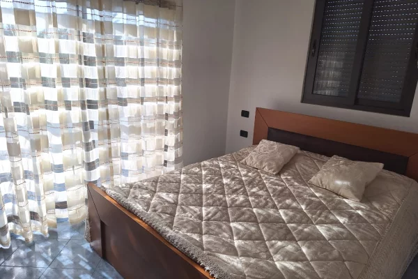 Shtepi me qera Apartament ne Tirane, 2+1, Mobilimi E mobiluar, Pagesa 550  Euro.