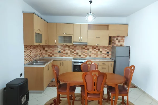 Shtepi me qera Apartament ne Tirane, 2+1, Mobilimi E mobiluar, Pagesa 500  Euro.