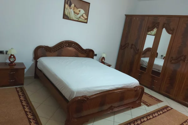Shtepi me qera Apartament ne Tirane, 2+1, Mobilimi E mobiluar, Pagesa 500  Euro.