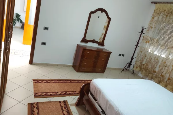 Shtepi me qera Apartament ne Tirane, 2+1, Mobilimi E mobiluar, Pagesa 500  Euro.