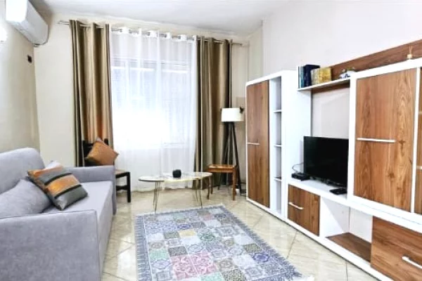 Apartament 1+1 me qira – Rruga e Kavajës, Vetëm 5 minuta nga qendra !