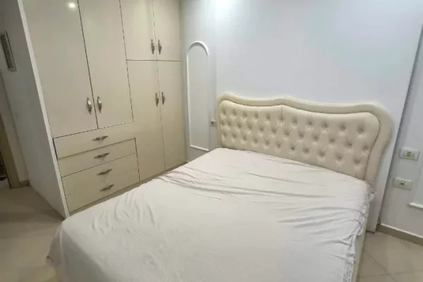 Shtepi me qera Apartament ne Tirane, 1+1, Mobilimi E mobiluar, Pagesa 500  Euro.