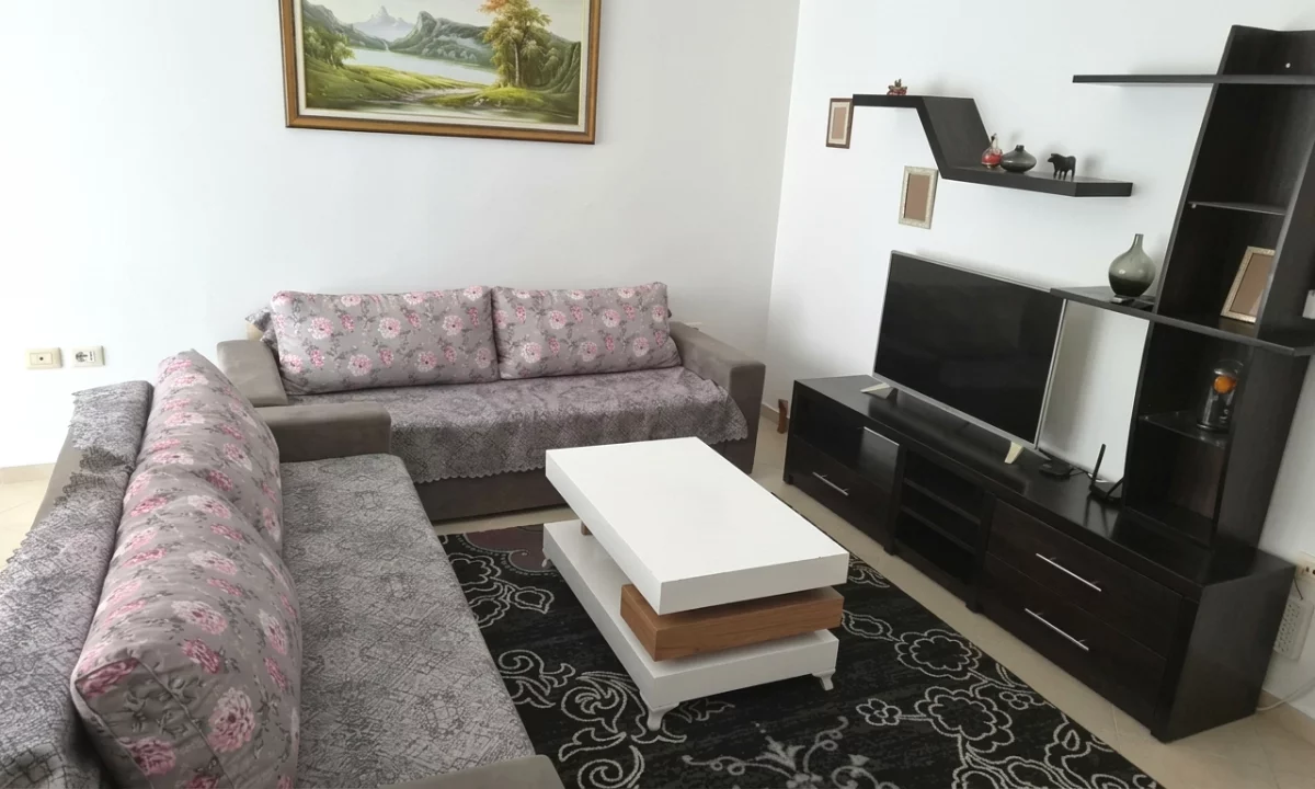 Shtepi me qera Apartament ne Tirane, 1+1, Mobilimi E mobiluar, Pagesa 500  Euro.