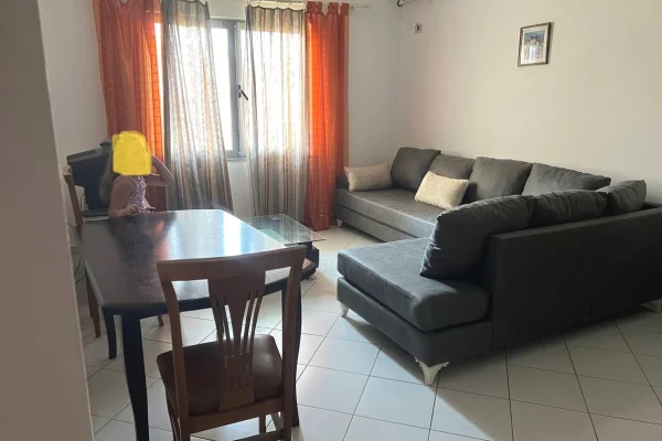 Shtepi me qera Apartament ne Tirane, 2+1, Mobilimi E mobiluar, Pagesa 500  Euro.