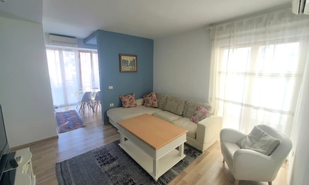 Shtepi me qera Apartament ne Tirane, 1+1, Mobilimi E mobiluar, Pagesa 550  Euro.