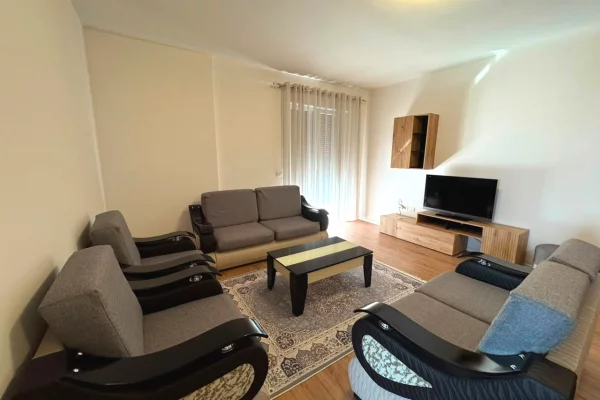 Shtepi me qera 2+1 ne Tirane - 450 Euro