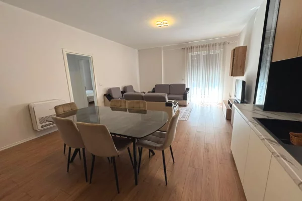 Shtepi me qera Apartament ne Tirane, 2+1, Mobilimi E mobiluar, Pagesa 450  Euro.
