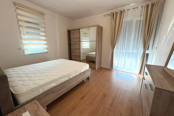 Shtepi me qera Apartament ne Tirane, 2+1, Mobilimi E mobiluar, Pagesa 450  Euro.