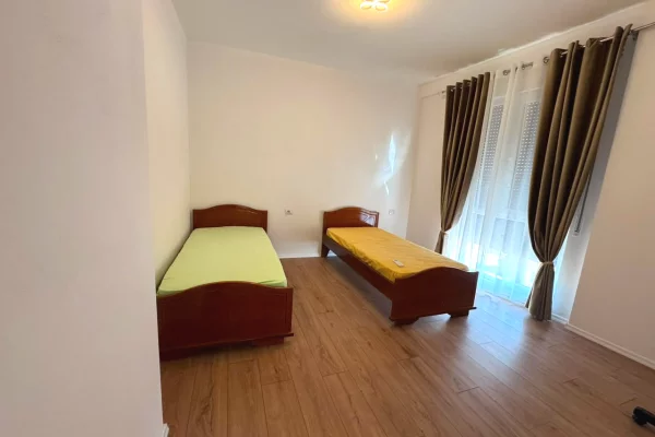 Shtepi me qera Apartament ne Tirane, 2+1, Mobilimi E mobiluar, Pagesa 450  Euro.