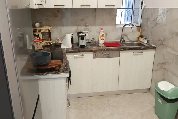 Shtepi me qera Apartament ne Tirane, 2+1, Mobilimi E mobiluar, Pagesa 550  Euro.
