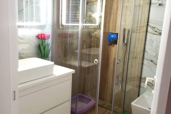 Shtepi ne shitje Apartament ne Tirane, 2+1, Mobilimi E mobiluar, Pagesa 260,000  Euro.