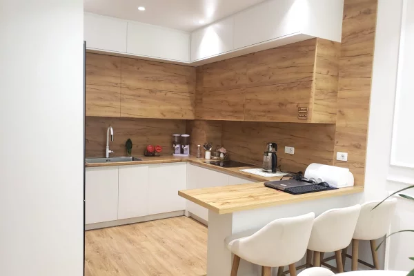 Shtepi ne shitje Apartament ne Tirane, 2+1, Mobilimi E mobiluar, Pagesa 260,000  Euro.
