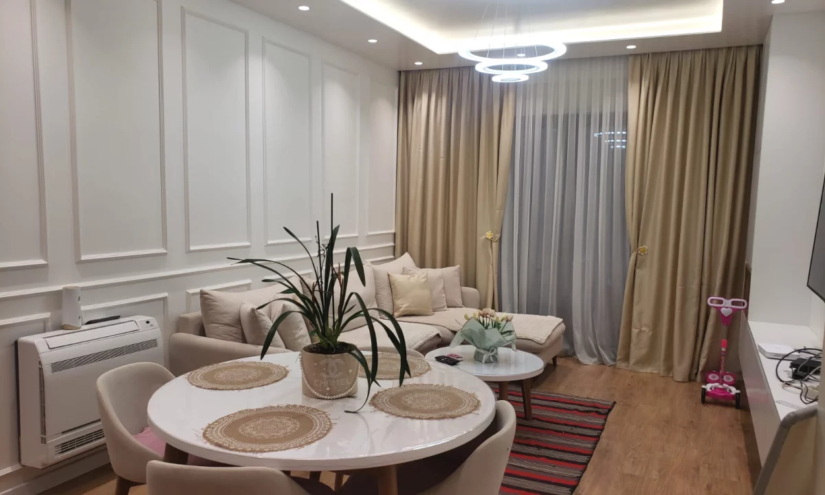Shtepi ne shitje Apartament ne Tirane, 2+1, Mobilimi E mobiluar, Pagesa 260,000  Euro.