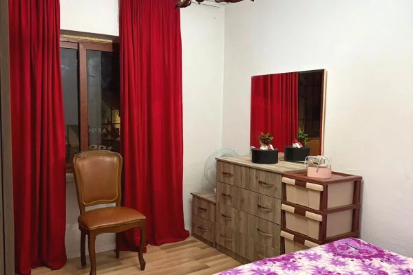 Shtepi me qera Apartament ne Tirane, 1+1, Mobilimi E mobiluar, Pagesa 500  Euro.