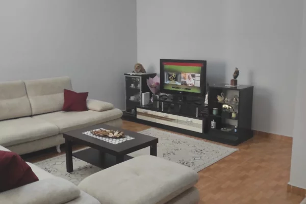 Shtepi me qera Apartament ne Tirane, 1+1, Mobilimi E mobiluar, Pagesa 400  Euro.