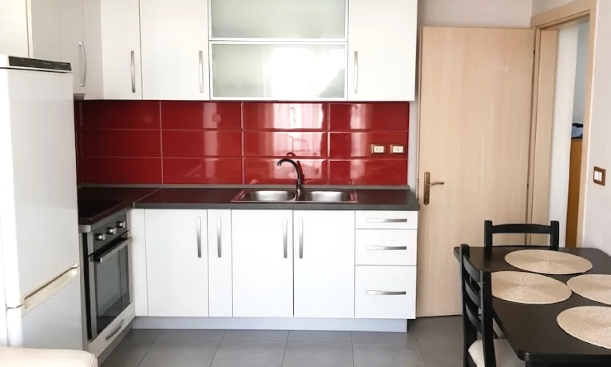 Shtepi me qera Apartament ne Tirane, 1+1, Mobilimi E mobiluar, Pagesa 450  Euro.