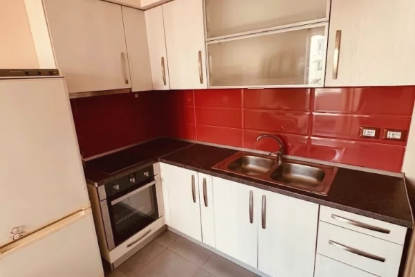 Shtepi me qera Apartament ne Tirane, 1+1, Mobilimi E mobiluar, Pagesa 450  Euro.