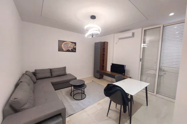 Shtepi me qera Apartament ne Tirane, 1+1, Mobilimi E mobiluar, Pagesa 550  Euro.