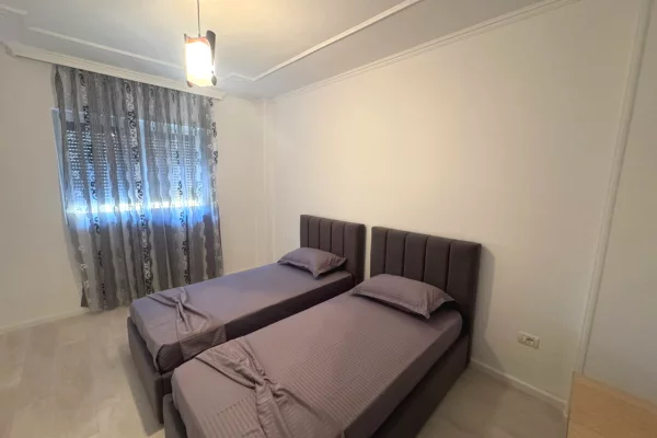 Shtepi me qera Apartament ne Tirane, 2+1, Mobilimi E mobiluar, Pagesa 650  Euro.