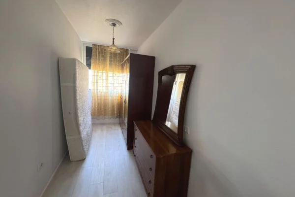 Shtepi me qera Apartament ne Tirane, 2+1, Mobilimi E mobiluar, Pagesa 650  Euro.