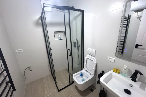 Shtepi me qera Apartament ne Tirane, 2+1, Mobilimi E mobiluar, Pagesa 650  Euro.