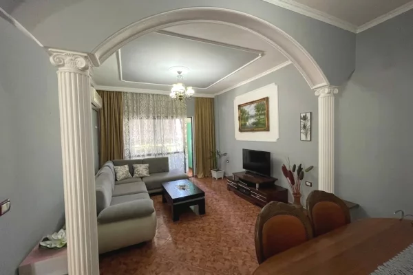 Shtepi me qera Apartament ne Tirane, 2+1, Mobilimi E mobiluar, Pagesa 550  Euro.