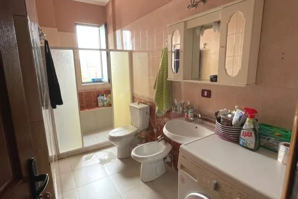 Shtepi me qera Apartament ne Tirane, 2+1, Mobilimi E mobiluar, Pagesa 550  Euro.