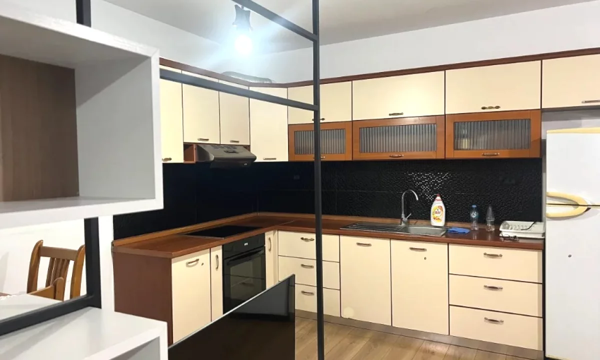 Shtepi me qera Apartament ne Tirane, 1+1, Mobilimi E mobiluar, Pagesa 600  Euro.