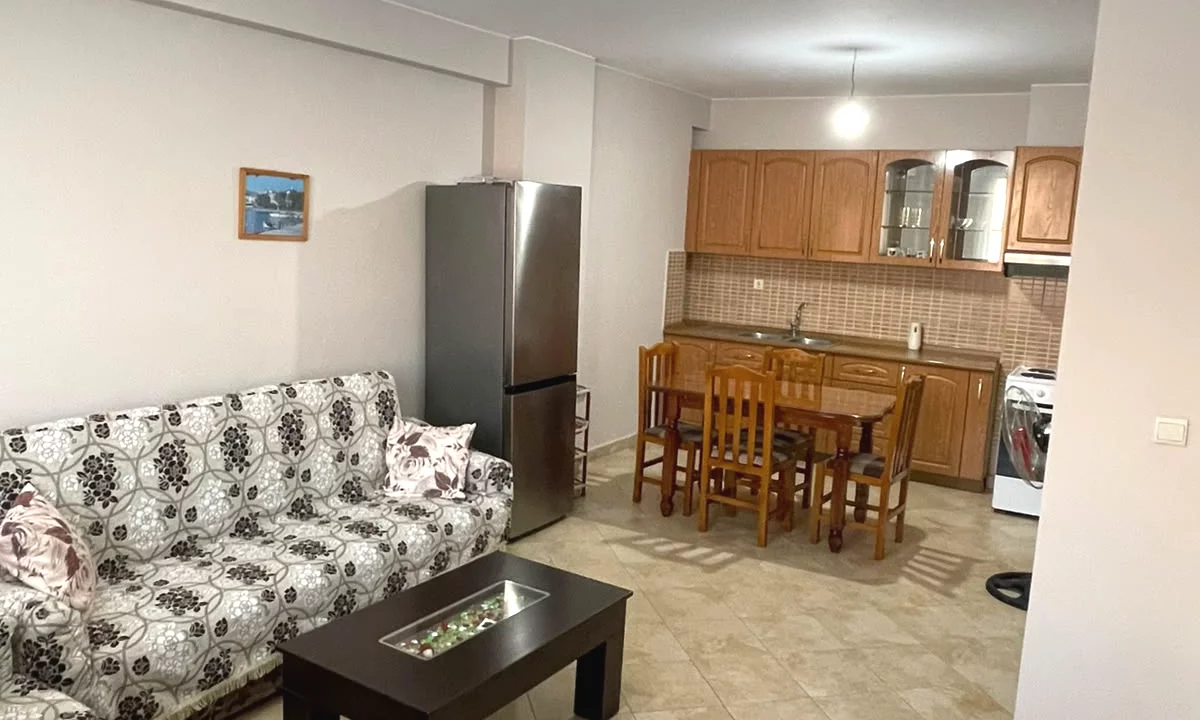 Shtepi me qera Apartament ne Tirane, 2+1, Mobilimi E mobiluar, Pagesa 400  Euro.