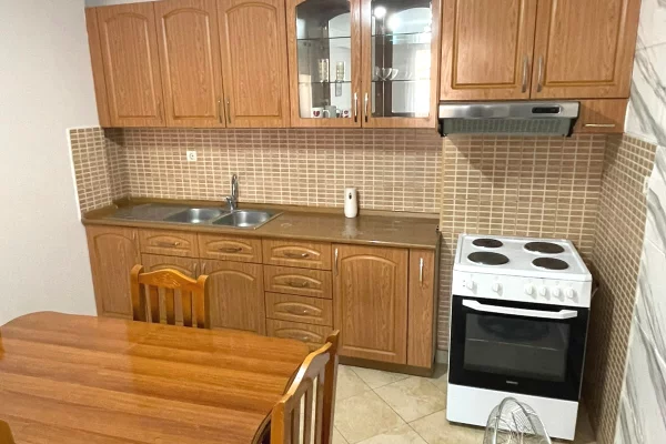 Shtepi me qera Apartament ne Tirane, 2+1, Mobilimi E mobiluar, Pagesa 400  Euro.