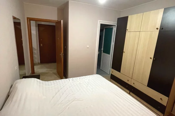 Shtepi me qera Apartament ne Tirane, 2+1, Mobilimi E mobiluar, Pagesa 400  Euro.